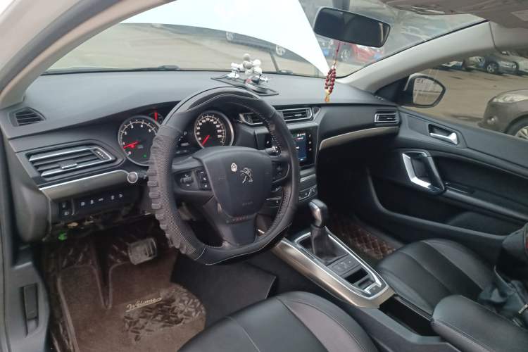 Used Peugeot 408 2018 350THP Automatic Luxury Edition Center Console