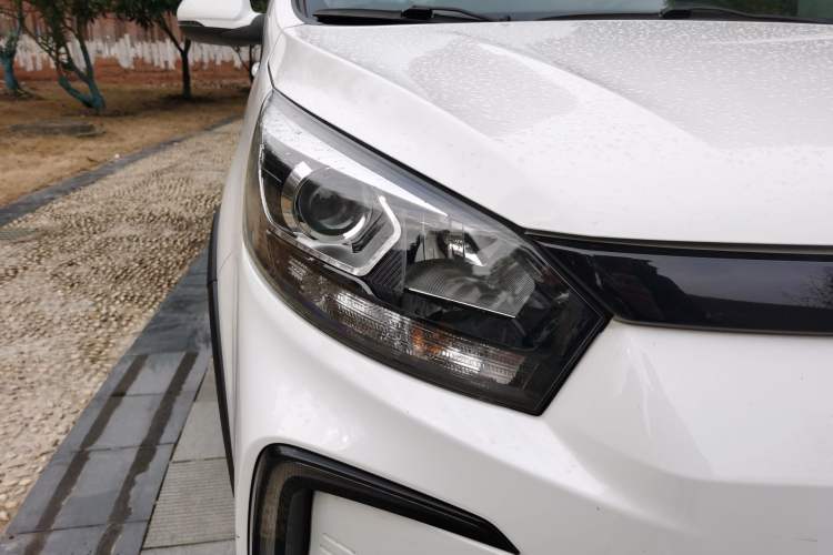 Used BAIC New Energy EC5 2019 New Style Edition Right Front Headlight