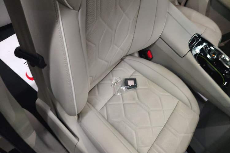 Used Volvo EM90 2025 Ultra Six-Seater