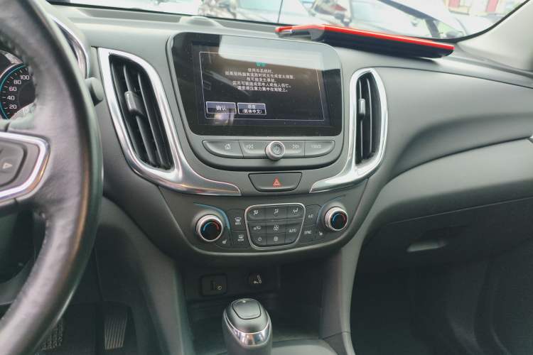 Used Chevrolet Equinox 2017 550T Automatic All-Wheel-Drive Top-Tier Version Audio And AC Panel