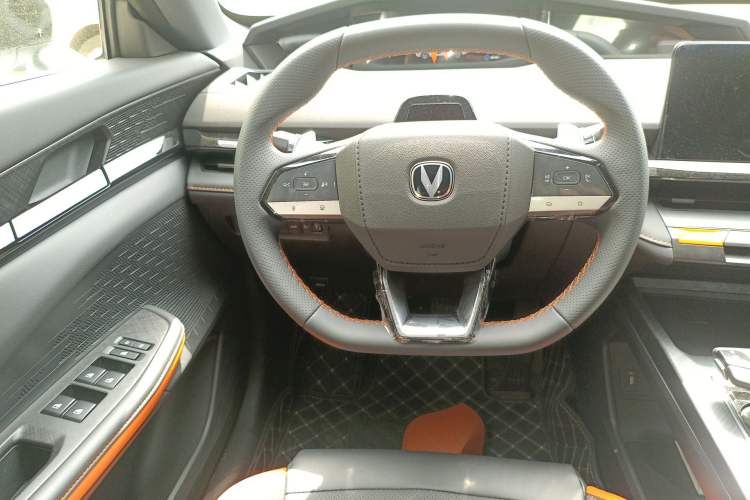 Used CHANGAN UNI-V 2025 1.5T 500Bar High-Energy Version Steering Wheel