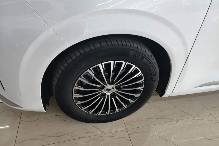 Used Denza D9 2022 DM-i 970 Four-Wheel Drive Prestige Model
