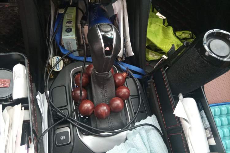 Used Hyundai Santa Fe 2015 2.4L Automatic Two-Wheel Drive Comfort Edition 5 Seats Gear Lever