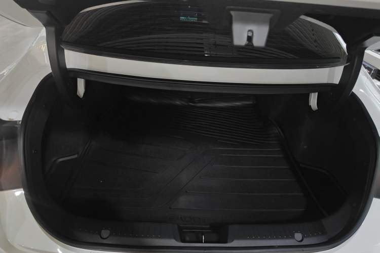 Used CHANGAN Eado DD 2023 Blue Whale NE 1.5T GDI DCT Navigation Model Trunk