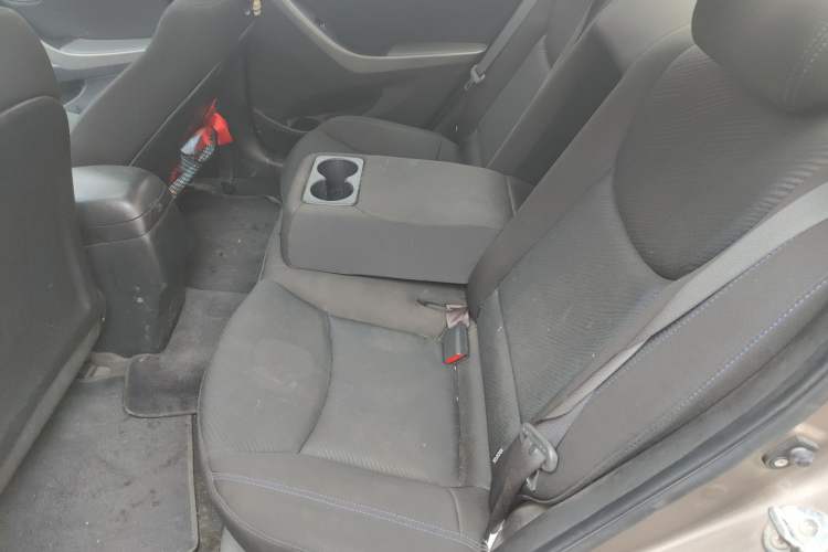 Used Hyundai Elantra (5th Generation / Langdong) 2012 1.6L Manual Leading Model