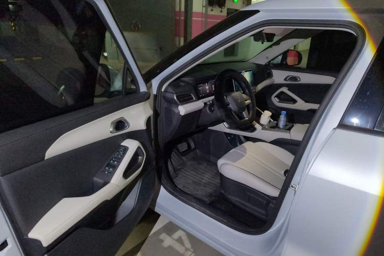 Used BYD Yuan UP 2025 Intelligent Driving Version 401 KM Dynamic Edition Driver Seat