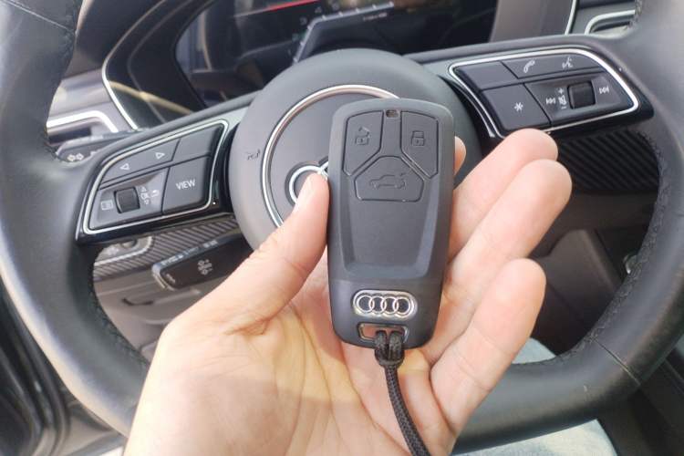 Used Audi A4L 2022 40 TFSI Luxury Dynamic Model Vehicle Key