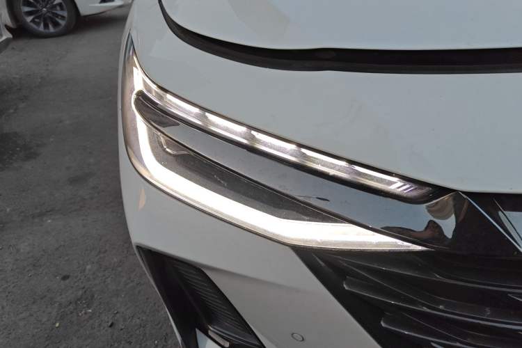 Used Chery Arrizo 8 2023 High-Performance Edition 2.0T DCT Powerfully Equipped Right Front Headlight