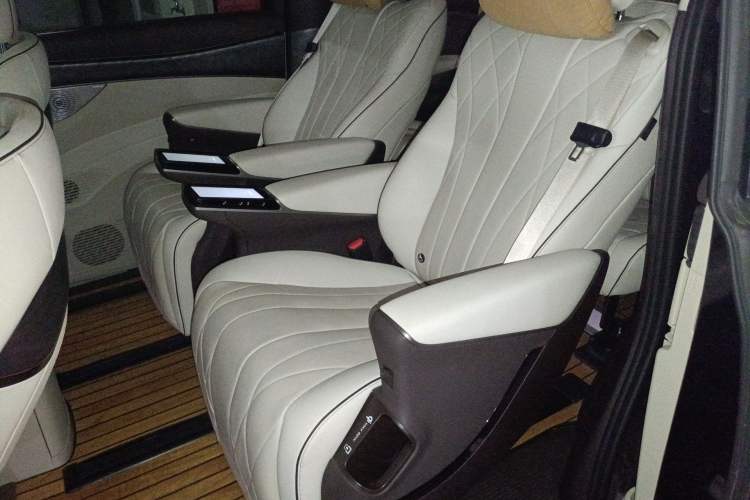 Used Denza D9 2024 DM-i 1050 Luxury Model Left Rear Seat