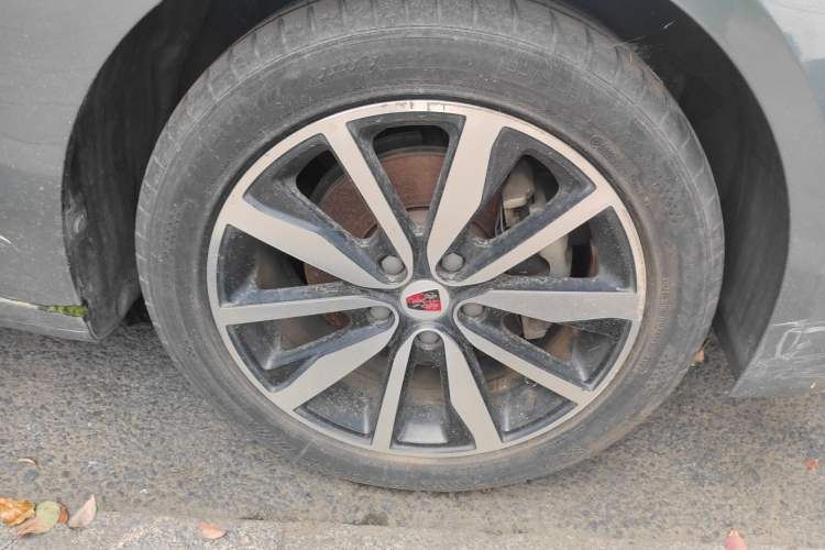 Used Roewe i6 2018 20T Automatic Flagship Edition Right Front Wheel Hub
