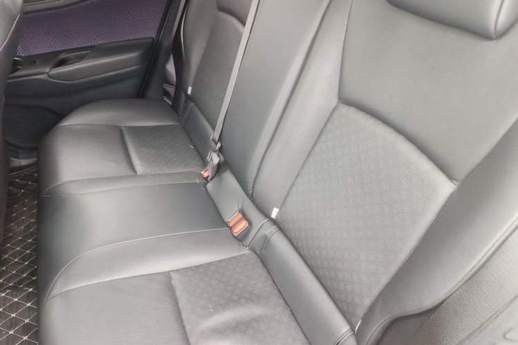 Used Toyota IZOA 2018 2.0L Yixuan Sunroof Version China VI Standard Left Rear Seat