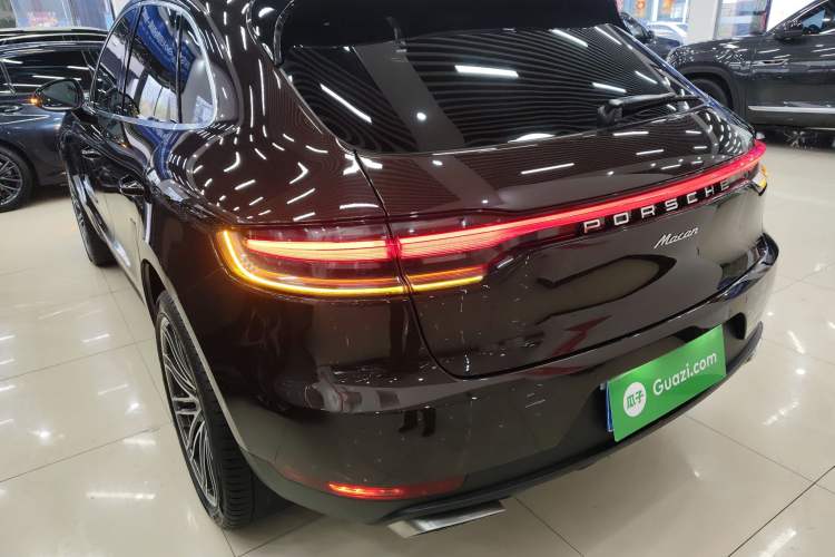 Used Porsche Macan 2018 Macan 2.0T Rear Left 45 Deg