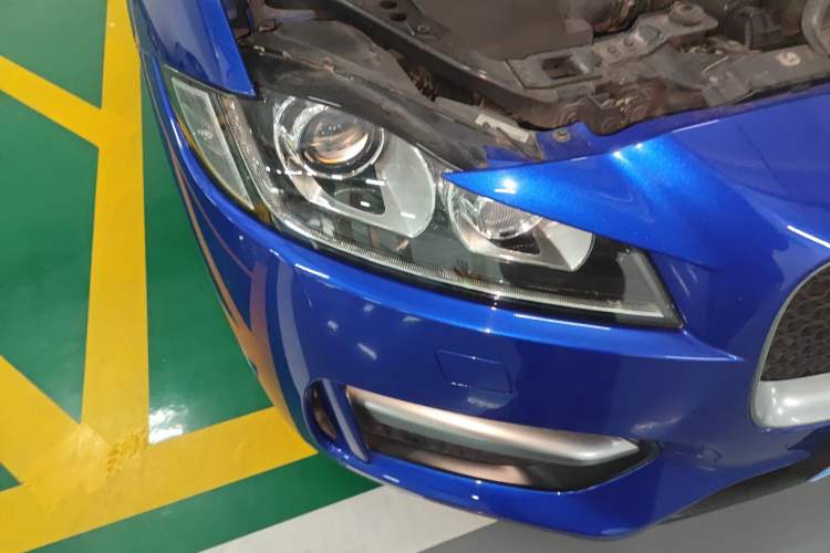 Used Jaguar F-PACE 2018 3.0 SC Four-Wheel Drive R-Sport Sport Edition Right Front Headlight