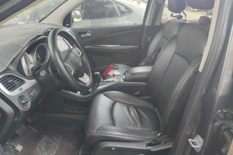 Used Dodge Journey 2013 2.4L Two-Wheel Drive Luxury Version