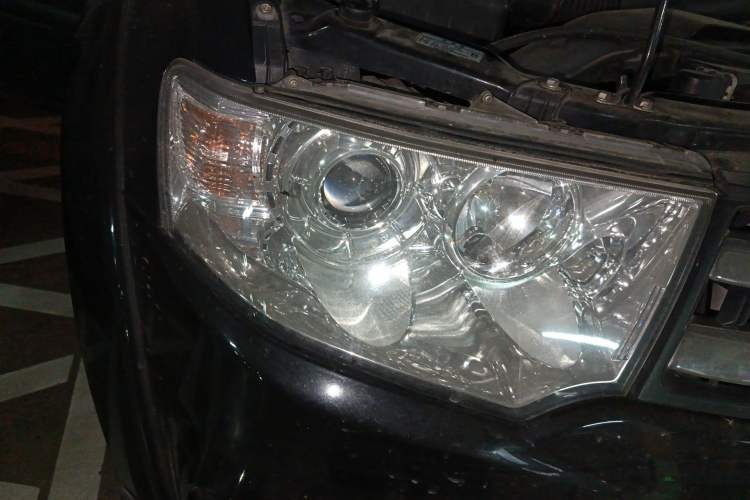 Used Mitsubishi Pajero Sport 2013 3.0L Automatic Two-Wheel Drive Luxury Edition Right Front Headlight