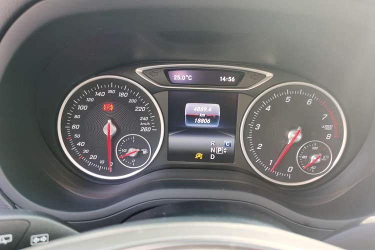 Used Mercedes-Benz B-Class 2017 B 200 Fashion Model Odometer Close Up