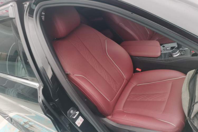 Used BMW 5 Series 2022 530Li Leading Model M Sport Package Right Front Seat