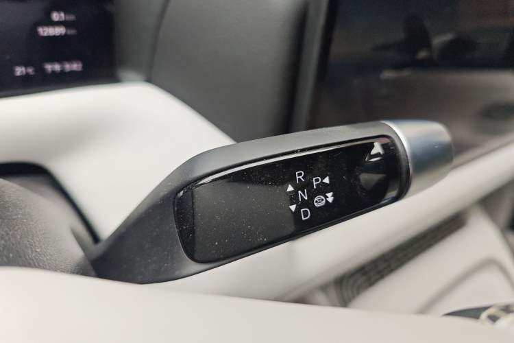 Used XPeng G9 2025 625 Long-Range Max Gear Lever