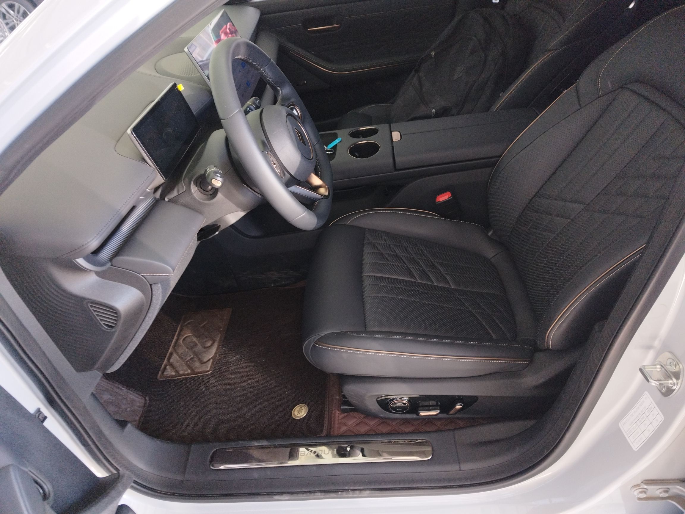 Переднее сиденье в автомобиле