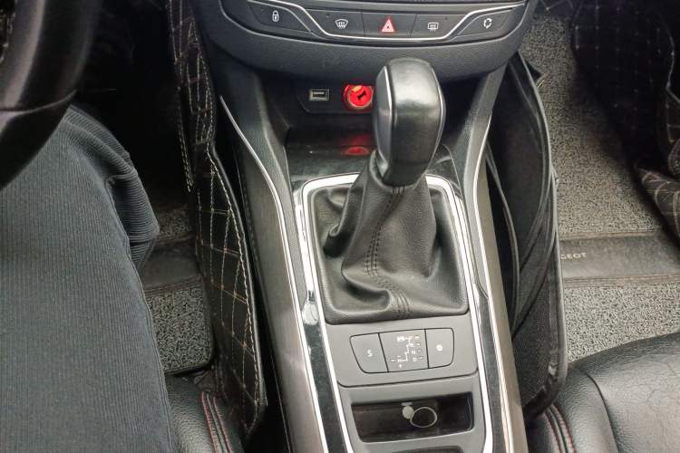 Used Peugeot 408 2015 1.2T Automatic Luxury Edition Gear Lever
