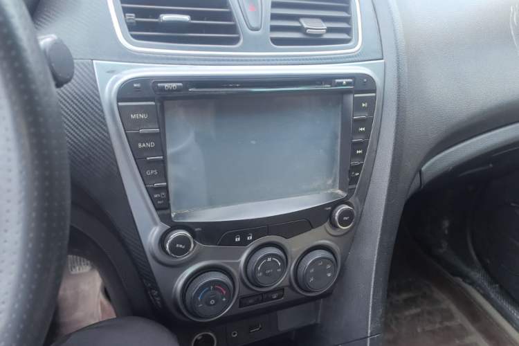 Used Haima Fumei 2014 M5 1.6L Manual Elite Model Audio And AC Panel