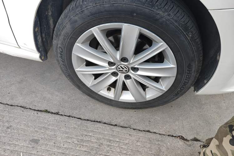 Used Volkswagen Polo 2014 1.4L Manual Comfort Edition Right Front Wheel Hub