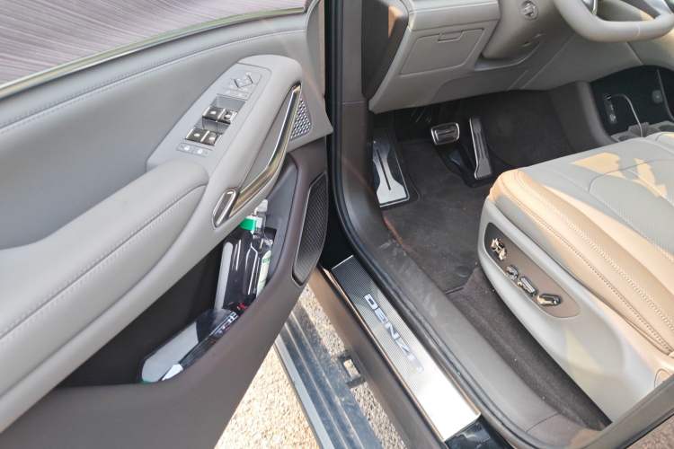 Used Denza N9 2026 Model Zunyue Model Driver Seat