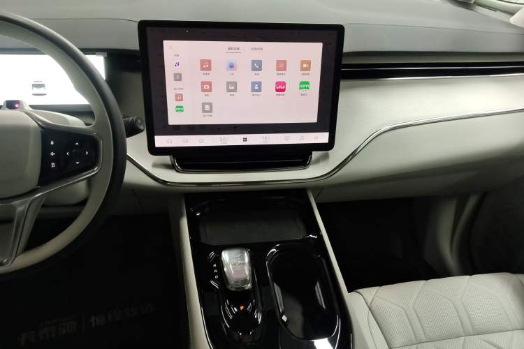 Used Volvo EM90 2025 Ultra Six-Seater