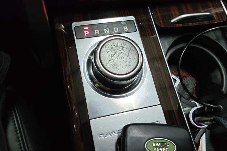 Used Land Rover Range Vogue 2014 3.0 V6 HSE U.S.-Spec Version
