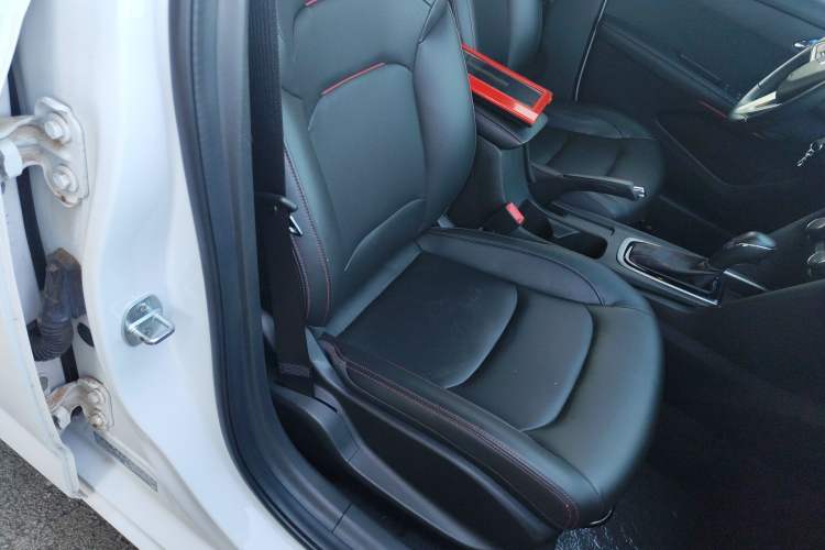 Used Chevrolet Monza 2020 Light Hybrid RS 330T Automatic Comfort Edition Right Front Seat