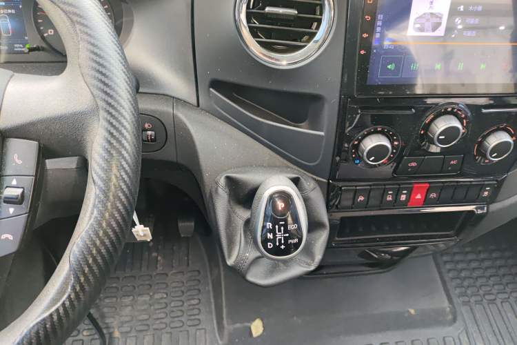 Used Iveco Eurocargo 2021 3.0T Automatic Chao Rui Short Wheelbase Low-Roof Side-Sliding Door F1C
