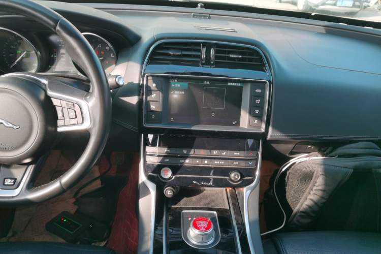 Used Jaguar XE 2015 2.0T 200 PS R-Sport
