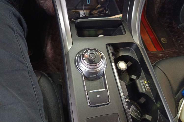 Used Ford Mondeo New Energy 2018 2.0 PHEV Smart-Control Luxury Version China VI Standard Gear Lever