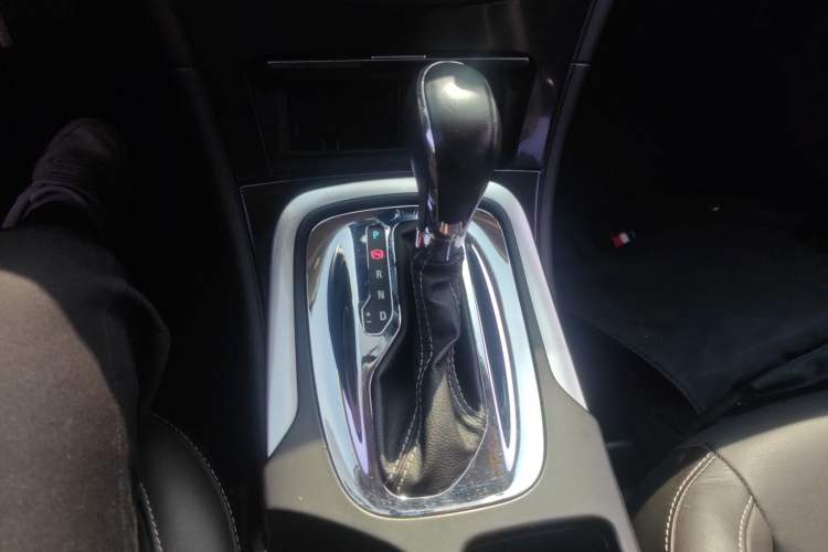 Used Buick Regal 2014 1.6T Fashionable Tech Edition Gear Lever
