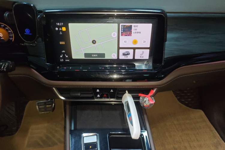 Used Volkswagen Viloran 2023 380TSI Luxury Edition Audio And AC Panel