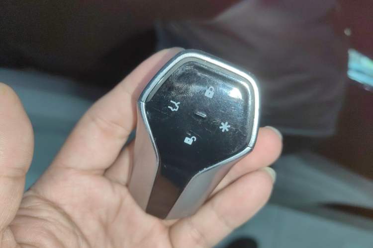 Used Hyptec HT 2025 825 Max Interior 1