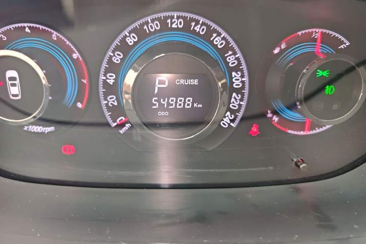 Used Luxgen Great 7 SUV 2015 2.2T Two-Wheel-Drive ZhiZun Version Odometer Close Up