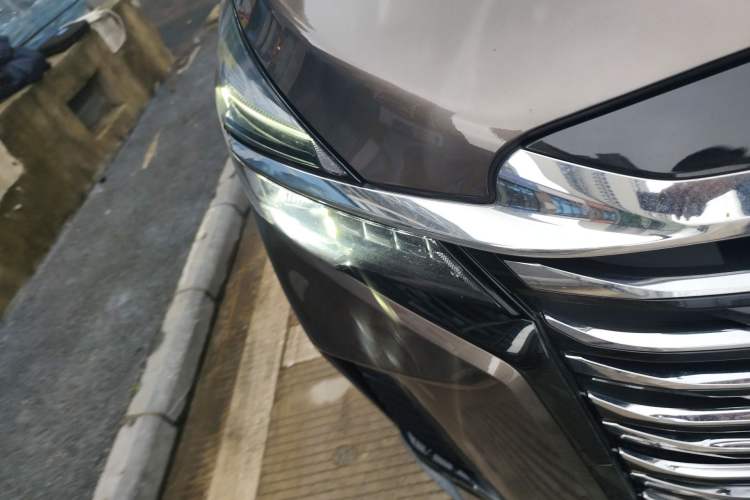 Used Buick GL8 2023 Facelifted Land Cruiser Executive Luxury Version
