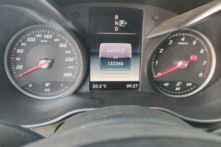 Used Mercedes-Benz C-Class 2015 C 180 L Sport Edition Odometer Close Up