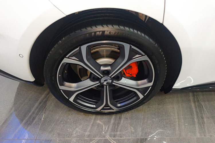 Used Nio ET5T 2025 75 kWh Touring Right Rear Wheel Hub