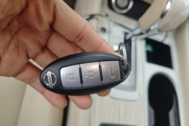 Used Nissan Murano 2019 2.5L XL Two-Wheel Drive Smart Connect Luxury Edition China VI Standard
