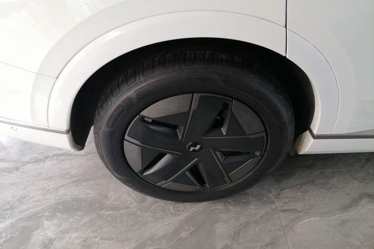 Used ONVO Luxeed L90 2025 Model—Max Six-Seater Version Right Rear Wheel Hub