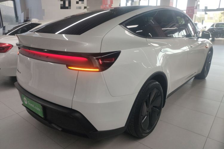 Used Tesla Model Y 2025 Long-Range All-Wheel-Drive Version
