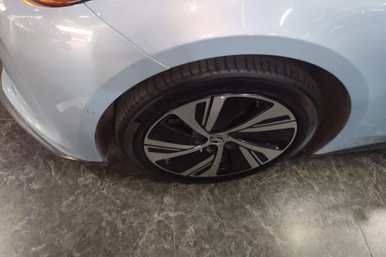 Used Nio ET5 2024 75 kWh Left Front Wheel Hub