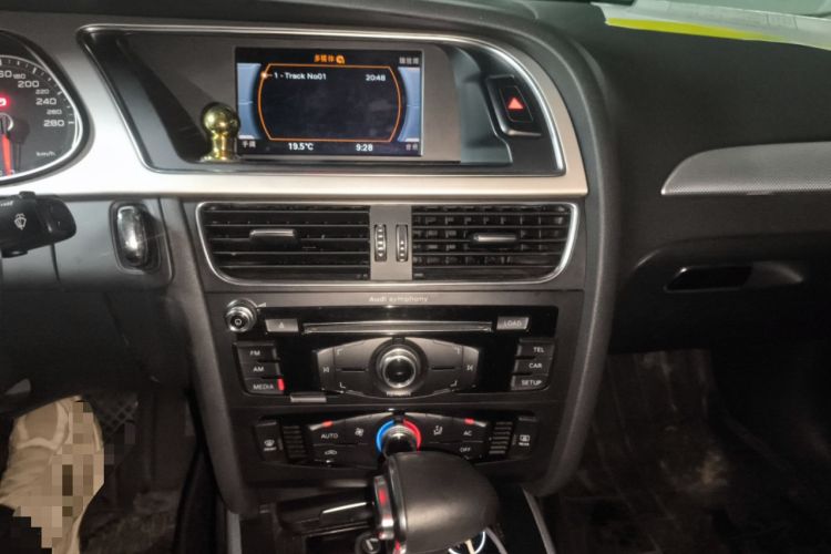 Used Audi A4L 2013 35 TFSI Automatic Standard Model Audio And AC Panel