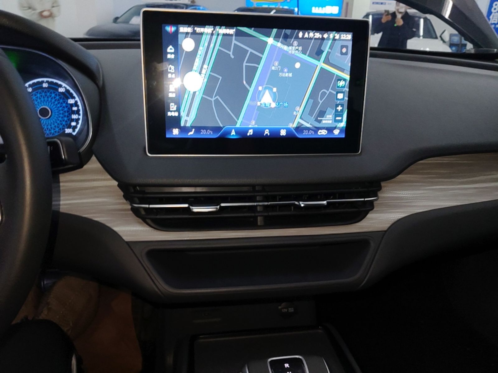 Hongqi E-QM5 2024 610 km PLUS — снимка 15