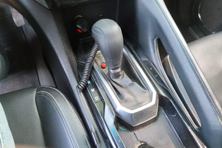 Used JMC Yusheng S350 2018 2.0T Automatic All-Wheel Drive Diesel Luxury Version with Sunroof 5 Seats
