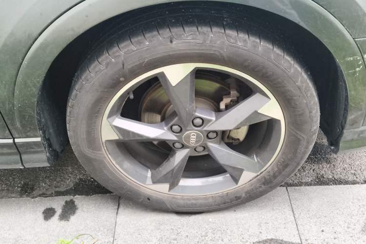 Used Audi Q3 2020 35 TFSI Fashion Dynamic Model Right Front Wheel Hub