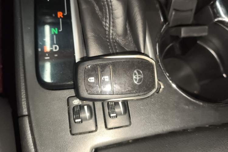 Used Toyota Highlander 2018 2.0T Four-Wheel Drive Luxury Version 7 Seats China VI Standard