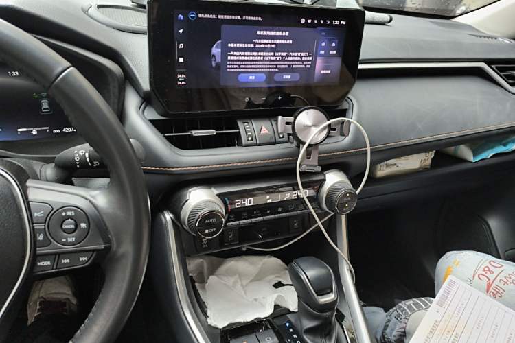 Used Toyota RAV4 2024 Dual-Motor 2.5L E-CVT Two-Wheel Drive Elite Plus Edition Audio And AC Panel